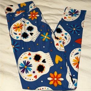 LuLaRoe OS Buttery Soft Skull Leggings